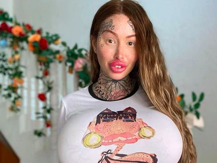 8 Penampilan Ngeri Model yang Hobi Oplas, Implan Dada Sampai Vagina