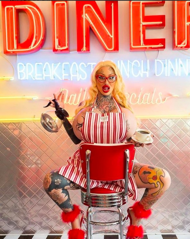 Mary pun dikenal karena melakukan operasi vagina. Wanita 25 tahun itu melakukan tindakan injeksi lemak di area intimnya agar menjadi bervolume. Foto: dok. Instagram/@xomarymagdalena