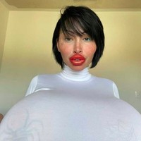 Dalam satu dekade terakhir ini Mary memang telah melakukan banyak operasi plastik. Foto: dok. Instagram/@xomarymagdalena