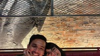Semasa hidup, pasangan ini selalu tampil kompak. Keduanya kerap melakukan aktivitas bersama, termasuk saat kulineran. Vanessa dan Bibi sering makan bersama dalam suasana romantis dan mesra.  Foto: Instagram @vanessaangelofficial
