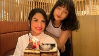 Dalam kecelakaan ini Vanessa dan suaminya dikabarkan meninggal dunia. Sementara anaknya mengalami luka-luka. Ribuan ucapan turut berduka cita pun mengalir deras di akun Instagram Vanessa.  Foto: Instagram @vanessaangelofficial