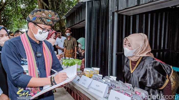 Menparekraf Kunjungi Desa Pusat Distrik Hindia Belanda di Lombok Peraih Penghargaan ADWI 2021