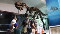 Sehari dibuka, para pengungsi sangat antusias berwisata ke Museum Geologi.
