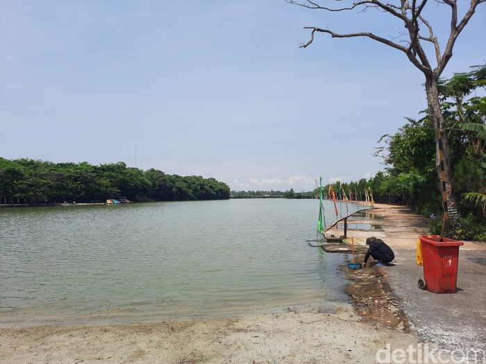 Pantai buatan Wana Griya