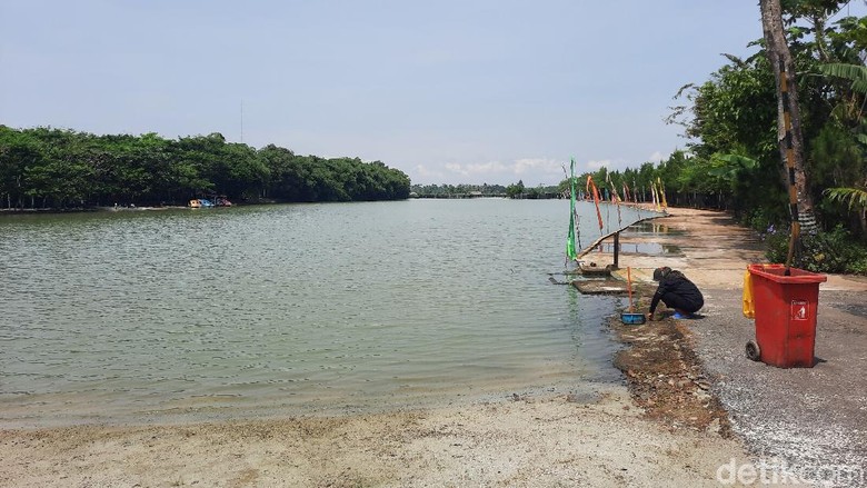 Pantai buatan Wana Griya