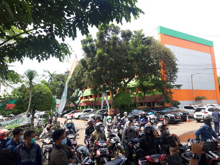 Pemotor kesal dan kecewa kuota uji emisi di bengkel DLH DKI habis.