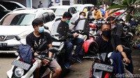 Pengendara mulai melakukan uji emisi kendaraannya agar tak kena tilang.