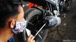 Takut Ditilang Pemotor Antre Uji Emisi di DLH DKI Jakarta