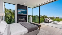Rumah ini memiliki kamar utama seluas 487 meter persegi.