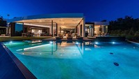 Tak tanggung-tanggung, istana yang beralamat di 514 Chalette Drive, Beverly Hills itu ditebus Adhika dengan harga US$ 28 juta atau setara Rp 406 miliar (kurs Rp 14.500/US$).