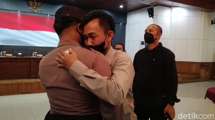 Pendana bom Mapolresta Solo 2016, Munir Kartono meminta maaf kepada Ipda Bambang Adi Cahyanto, Kamis (4/11/2021).