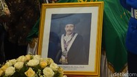 Rektor Panut Mulyono mengatakan jika UGM sangat berduka cita atas kepergian Prof Gede.