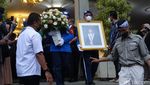 Penghormatan Terakhir untuk Dekan UGM yang Meninggal Kecelakaan di Cipali
