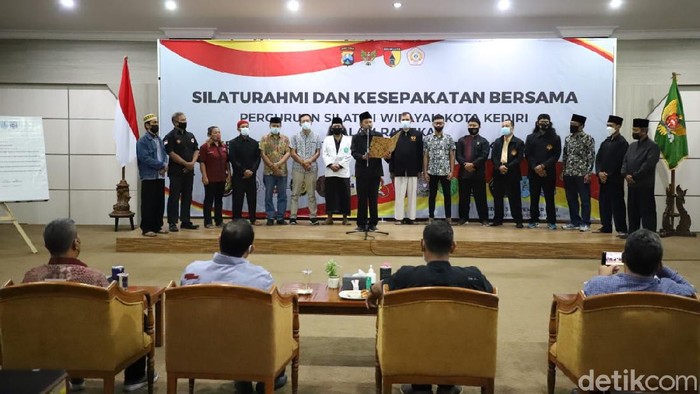 Polisi Kota Kediri mengajak perwakilan perguruan silat silaturahmi dan ikrar damai. Ini untuk mencegah perselisihan dan menjaga kondusivitas.