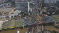Foto udara pembangunan jalan Tol Becakayu Seksi II A di Bekasi, Jawa Barat, Kamis (4/11/2021).