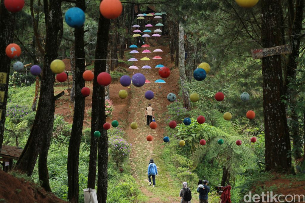 Puas Berfoto Dengan Pemandangan Gunung Salak Wisata Bakukung