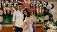 Tahun lalu Margin berulang tahun ke-20. Momennya begitu istimewa dengan kedatangan Ali dan banyaknya kue ulang tahun yang ia terima.
