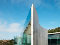 9 Potret Rumah Megah Alicia Keys di Tepi Tebing, Antara Bali dan Iron Man