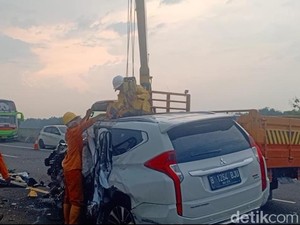Usai Dievakuasi, Mobil Vanessa Angel Dibawa ke Polres Jombang