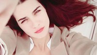 Tuba Buyukustun sesdih mendengar putra Sami Saydan yang berusia 19 tahun, Tuna Saydan, berjuang untuk hidupnya di unit perawatan intensif akibat kecelakaan lalu lintas sehari sebelumnya. Foto: dok instagram Tuba Buyukustun