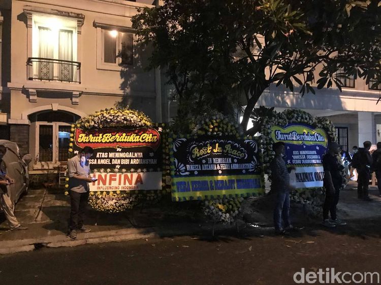 Suasana Rumah Duka Vanessa Angel
