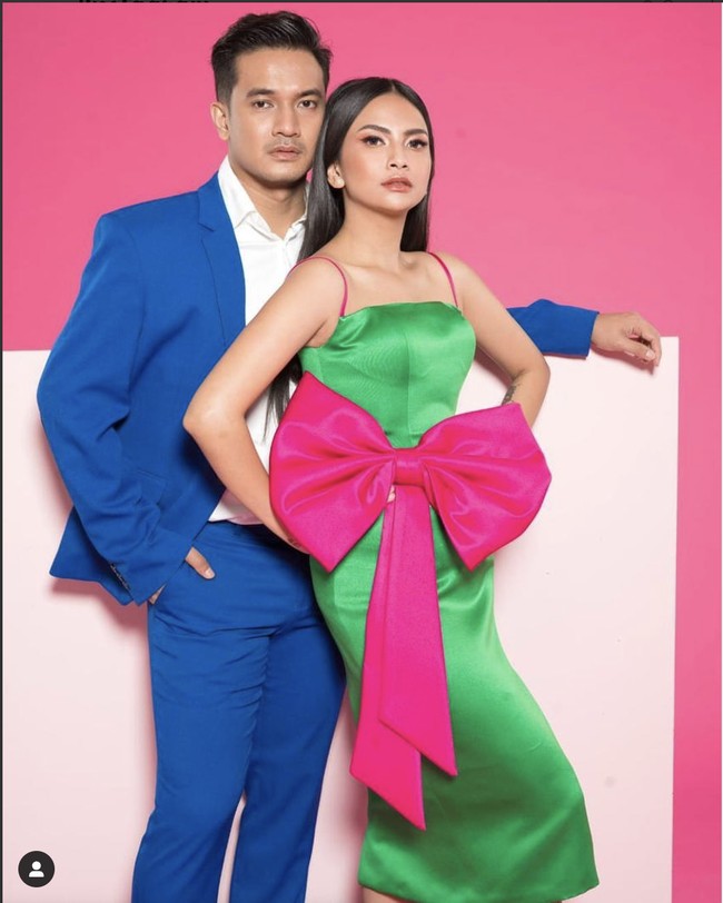 “Aku kasihan dia nggak punya siapa-siapa lagi, cuma nomor aku yang dia ingat, dia neleponin aku, banyak masalah, dia butuh uang buat bayar lawyer, jadi dia butuh aku di samping dia,” kata Bibi yang sudah memberikan Vanessa Angel seorang anak laki-laki itu. Foto: Instagram @vanessaangleofficial