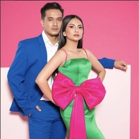 “Aku kasihan dia nggak punya siapa-siapa lagi, cuma nomor aku yang dia ingat, dia neleponin aku, banyak masalah, dia butuh uang buat bayar lawyer, jadi dia butuh aku di samping dia,” kata Bibi yang sudah memberikan Vanessa Angel seorang anak laki-laki itu. Foto: Instagram @vanessaangleofficial