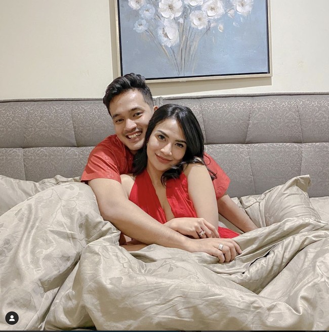 Kini Vanessa Angel dan Bibi sudah dikuburkan bersama dalam satu liang lahad. Mereka dimakamkan di Taman Malak, Jakarta Selatan, Jumat (5/11/2021). Pihak keluarga-lah yang meminta keduanya dimakamkan satu liang lahad tanpa pembatas. Foto: Instagram