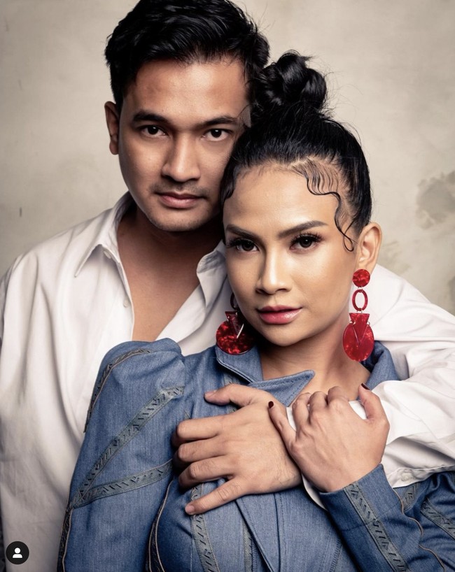 Vanessa Angel dan Bibi Andriansyah menikah secara agam atau siri pada 15 Desember 2019. “Sah! Alhamdulillah kedua orang tua kami sudah mensahkan pernikahan kami, tulis Vanessa Angel di Instagramnya. Vanessa dan Bibi meresmikan pernikahan mereka secara negara pada 11 Januari 2020.  Foto: instagram