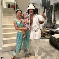 Kini kebersamaan Vanessa Angel dan Bibi Andriansyah serta anak mereka yang baru berusia dua tahun terenggut. Vanessa dan Bibi meninggal dunia setelah mobil yang mereka tumpangi menabrak beton pembatas kiri ruas tol dikarenakan sopir mengantuk. Setelah menabrak pembatas jalan di Tol Jombang, Jawa Timur, mobil yang ditumpangi Vanessa Angel terpelanting dan hancur bagian depan serta sampingnya. Foto: Instagram vanessangelofficial