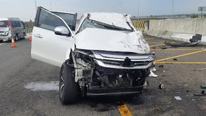 Mobil Vanessa Angel Ringsek Tabrakan di Tol Jombang