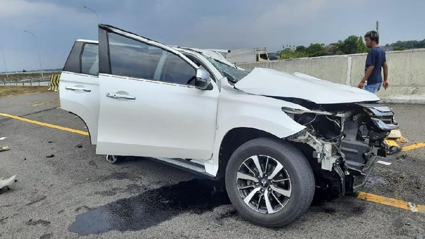 vanessa angel kecelakaan di tol