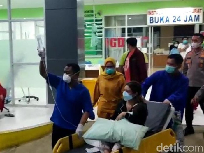 vanessa angel tewas kecelakaan di tol jombang