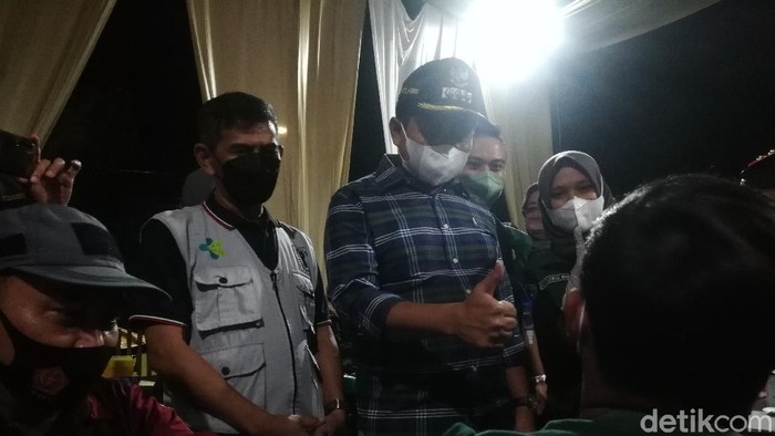 Warga antusias mengikuti vaksinasi di Alun-alun Tanjungsari