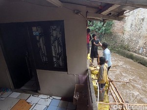 Kirmir Sungai Cibereum Bandung Ambrol, Sunarya Nggak Nyenyak Tidur