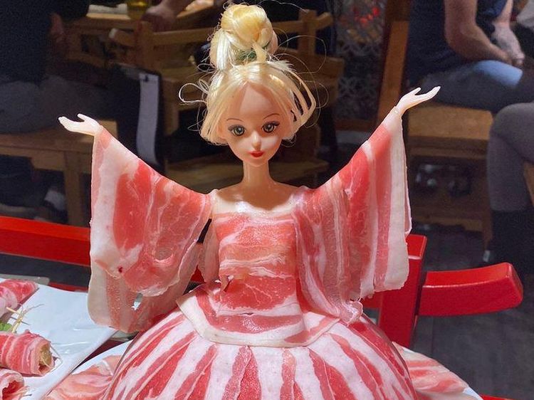 10 Ide Penyajian Makanan yang Nyeleneh Abis, Bikin Melongo!