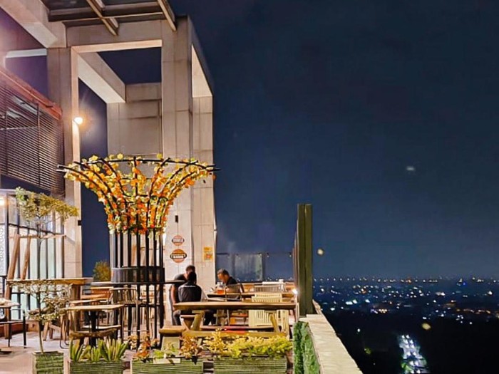 5 Kafe Rooftop di Depok Ini Suasananya Asyik, Cocok Buat Santai! 5 Kafe Rooftop di Depok Ini Suasananya Asyik, Cocok Buat Santai!