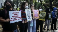 Mereka meminta arah pembangunan tidak membawa bencana untuk generasi yang akan datang.
