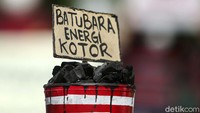Mereka juga meminta pemerintah untuk melakukan revisi target penurunan emisi dama NCD Indonesia, penghentian pembangunan baru PLTU Batu Bara dan serius untuk bertransisi ke energi terbarukan.