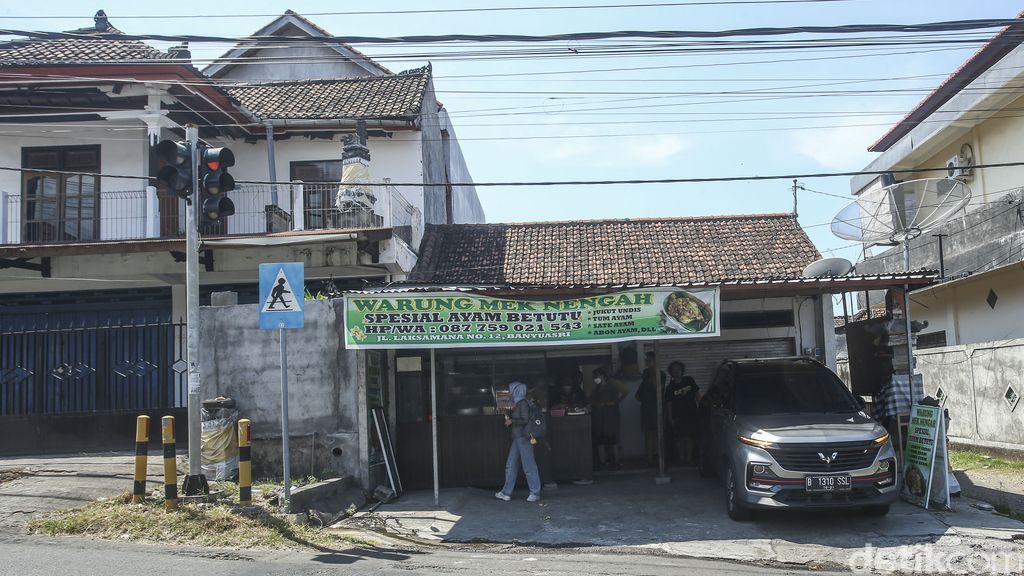 Jaen Sajaan! Ayam Betutu Disajikan dengan Tum Ayam dan Jukut Undis Buleleng