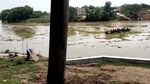 Begini Detik-detik Perahu Tambang Tenggelam di Bengawan Solo