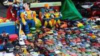Misalnya untuk mainan dijual mulai dari Rp 5 ribu per unit. Tetapi, beberapa mainan masih dalam kondisi yang bagus.