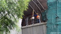 Masyarakat berharap proyek angkutan massal tersebut mampu mengurangi titik macet dan murah.