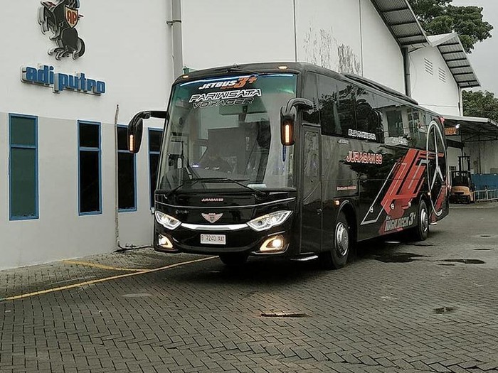 Bus PO Juragan 99 menggunakan bodi Adiputro Jetbus 3+ MHD Single Glass