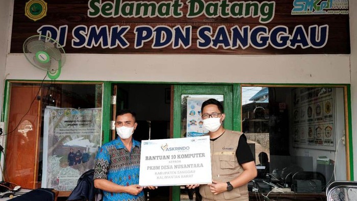 Donasi Komputer untuk Masyarakat Pedalaman Kalbar Askrindo anggota Holding Perasuransian dan Penjaminan, Indonesia Financial Grup (IFG) kembali menyalurkan bantuan sarana Pendidikan ke wilayah tertinggal, terluar, dan terdepan (3T).
