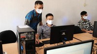 Ketiga PKBM yang menerima bantuan komputer tersebut antara lain dua PKBM di sektiar perbatasan Indonesia–Malaysia, yaitu PKBM Gunung Brunai di Kabupaten Bengkayang dan PKBM Rumabatu di Kabupaten Sintang, serta satu PKBM yang berada di pedalaman Kalimantan Barat, yakni PKBM Desa Nusantara di Kabupaten Sanggau.