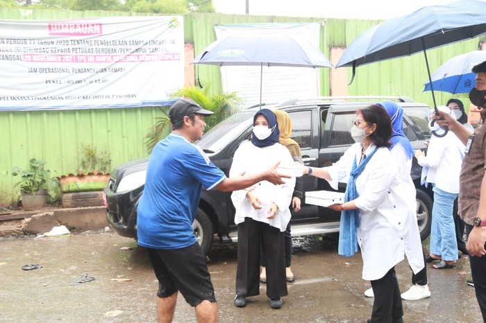 DWP Binalavotas Kemnaker Bagi Ratusan Paket Jumat Berkah di 24 Lokasi
