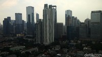 BPS juga mencatat konsumsi rumah tangga Indonesia di sepanjang kuartal III-2021 hanya tumbuh 1,03% secara tahunan atau year on year (yoy). Angka itu melambat jika dibandingkan dengan pertumbuhan konsumsi rumah tangga di kuartal II-2021 yang tumbuh 5,96%.