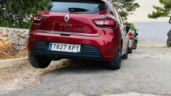 Ban belakang sebelah kiri tidak mengambang. Foto: Reddit via Brightside