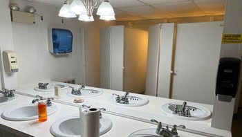 Tidak ada cermin di foto ini. Foto: Reddit via Brightside